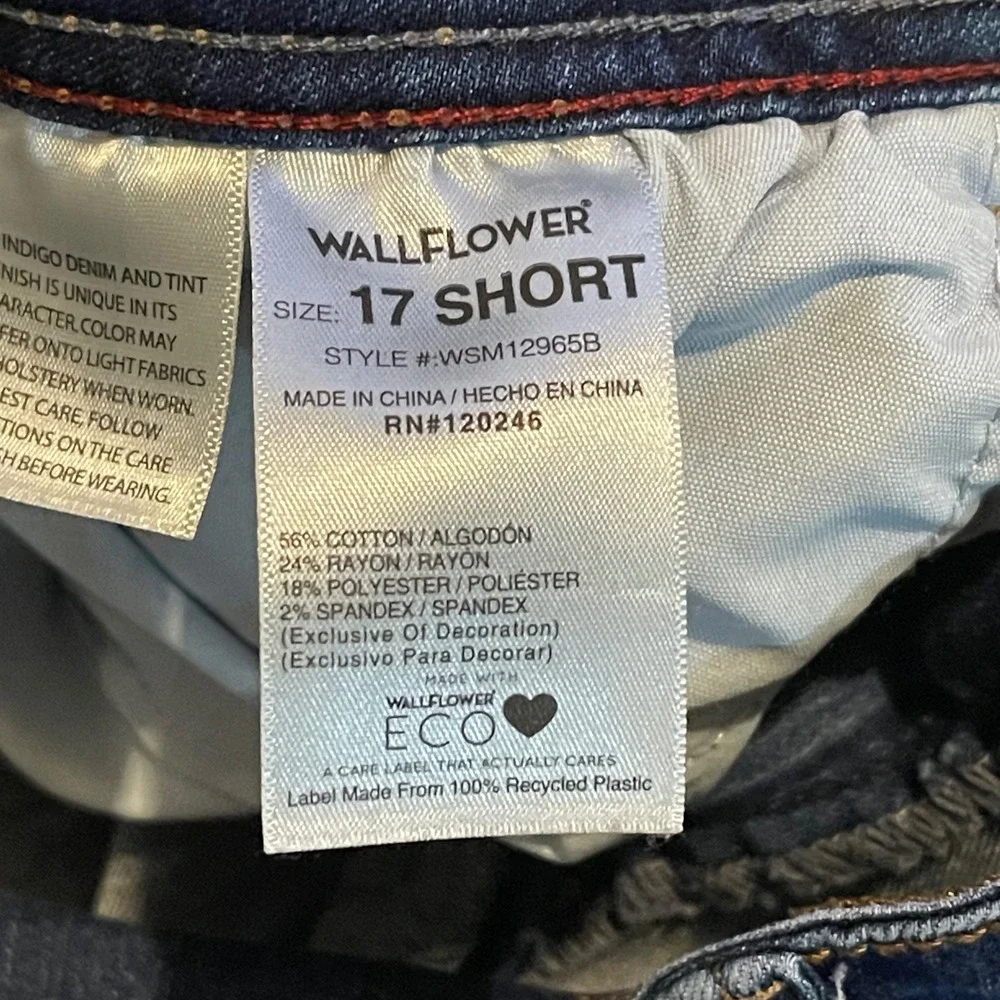 WallFlower Jeans Womens 17 Short Blue Luscious Curvy Fit Bootcut Flare Stretch